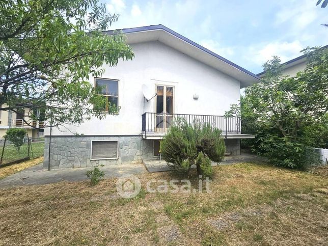 Villa in residenziale in Via Cristoforo Colombo
