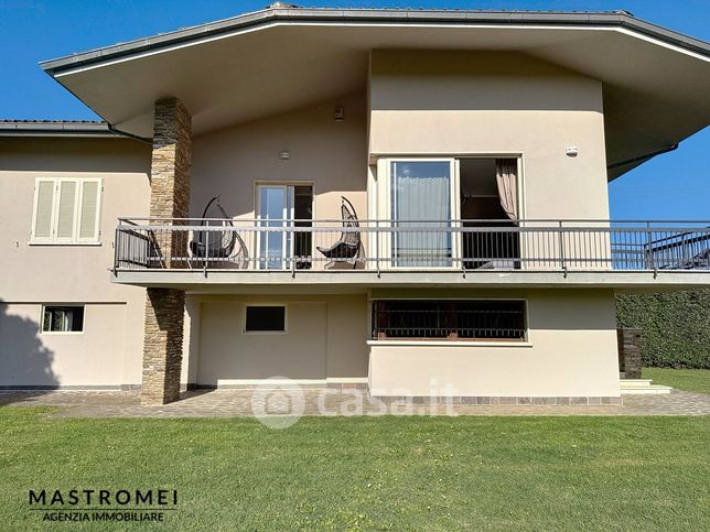 Casa indipendente in residenziale in Via Ulivi 208
