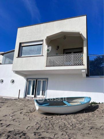 Villa in residenziale in Via Aurelia 66