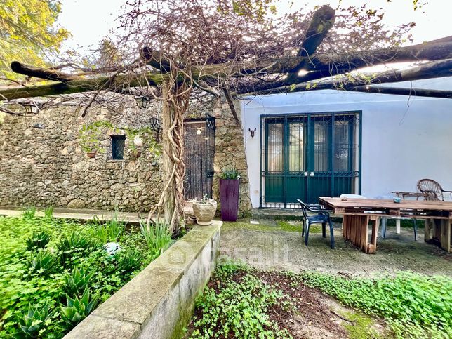 Casa indipendente in residenziale in Strada Donno Santo 15