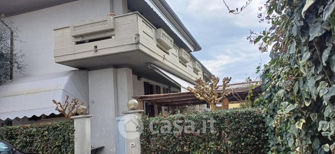 Casa bi/trifamiliare in residenziale in Via San Leonardo
