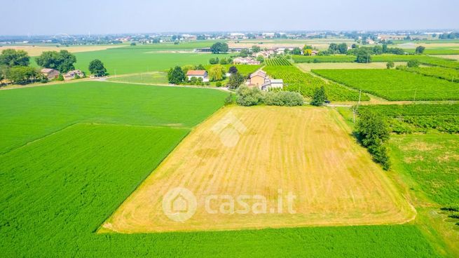 Terreno agricolo in commerciale in Via Enrico Ronzoni