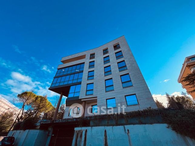 Ufficio in commerciale in Via Alfredo Cotani