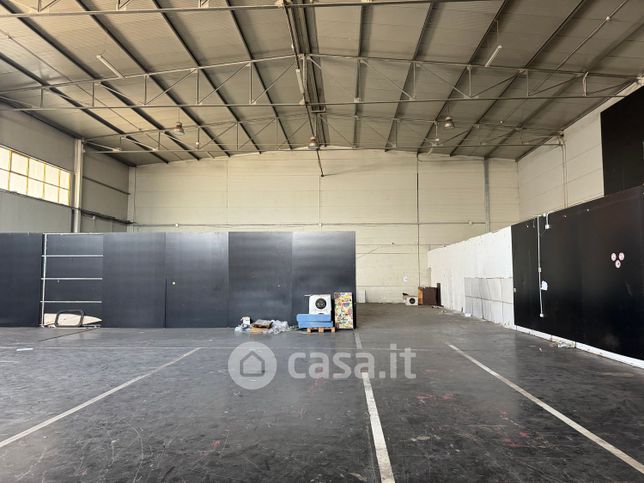 Capannone in commerciale in Strada Consortile