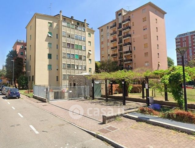 Box/posto auto in residenziale in Viale Lombardia