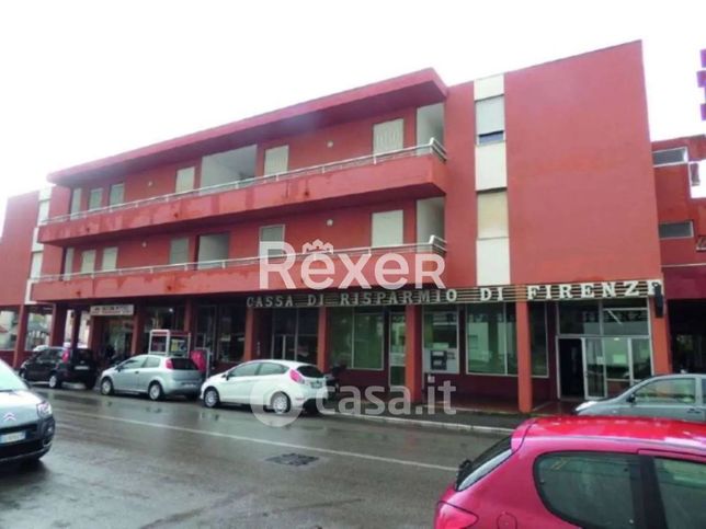 Ufficio in commerciale in Via Litoranea