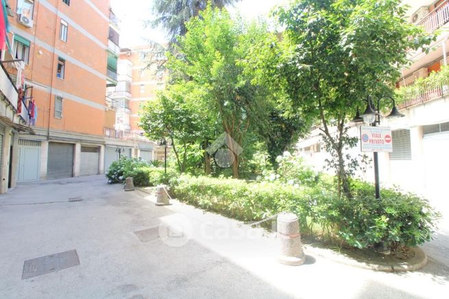 Box/posto auto in residenziale in Via Galileo Galilei 19