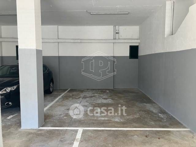 Garage/posto auto in residenziale in Via Livorno 34 -40