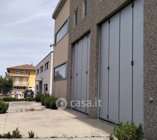 Capannone in commerciale in Via delle Tuje