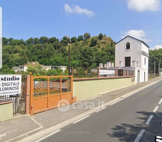 Negozio/locale commerciale in commerciale in Via Campana 245