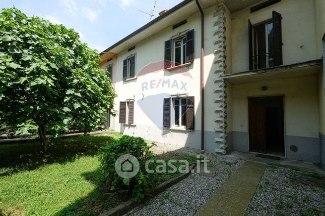 Casa indipendente in residenziale in Via Piave 22