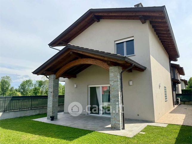 Casa bi/trifamiliare in residenziale in Via Mazzini