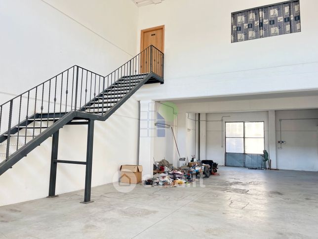 Capannone in commerciale in Via Francesco Pera 33