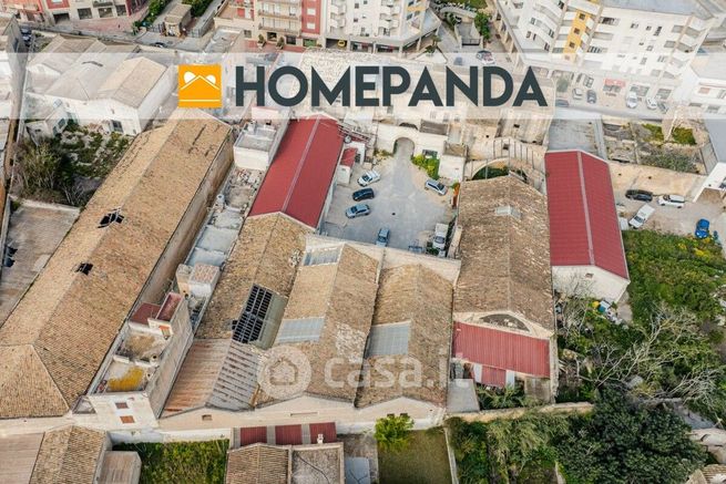 Capannone in commerciale in Via Mazara 100