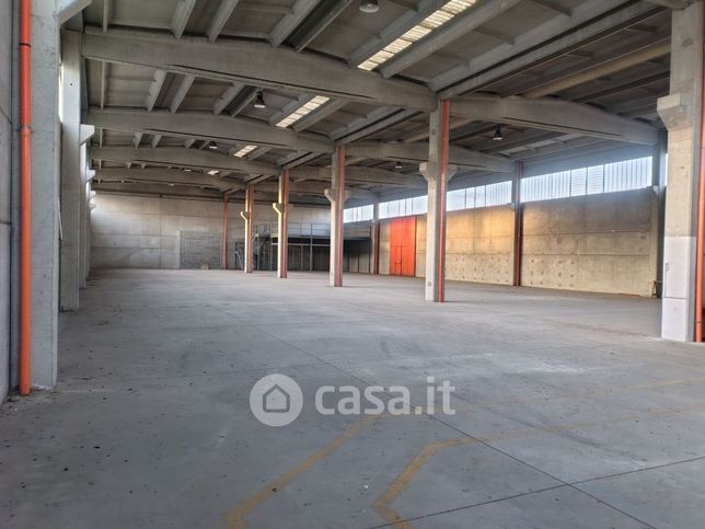 Capannone in commerciale in Via Guido Rossa
