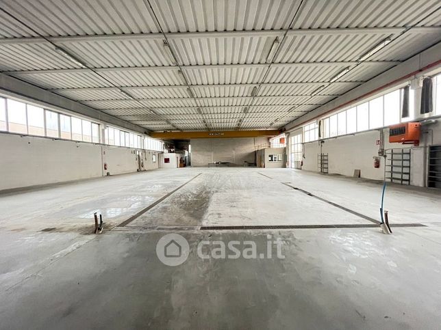 Capannone in commerciale in Via Mantova