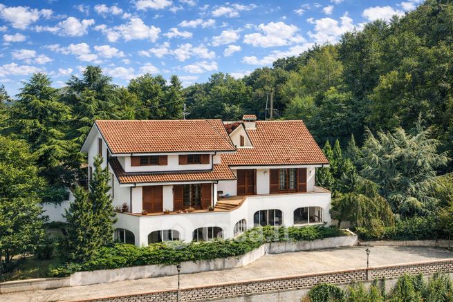 Villa in residenziale in Via Lunga