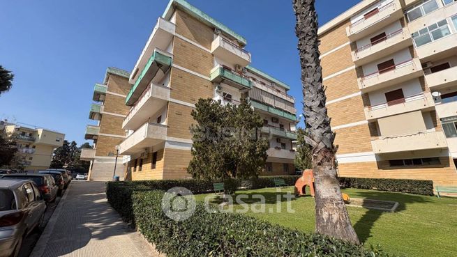 Ufficio in commerciale in Viale Teracati 51