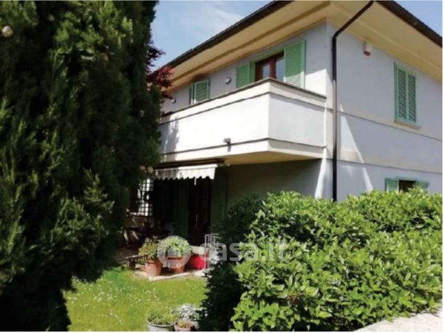 Casa bi/trifamiliare in residenziale in Via Antonio Mancinelli
