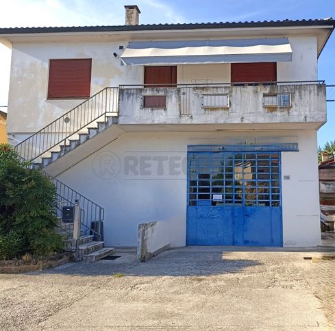 Capannone in commerciale in Via Garibaldi 139
