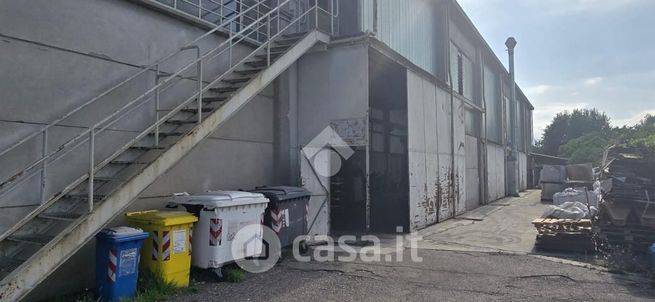 Capannone in commerciale in Via Leinì 110