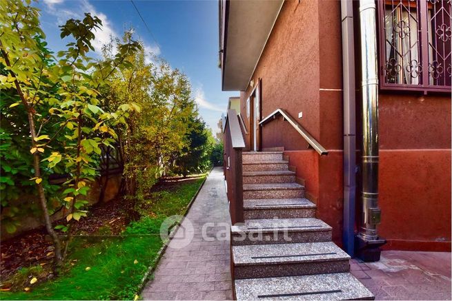 Villa in residenziale in Via Anselmo Oggioni 41