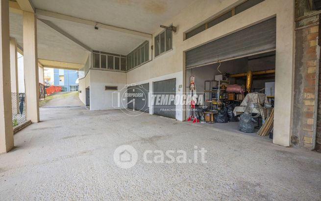 Capannone in commerciale in Via San Giovanni Bosco