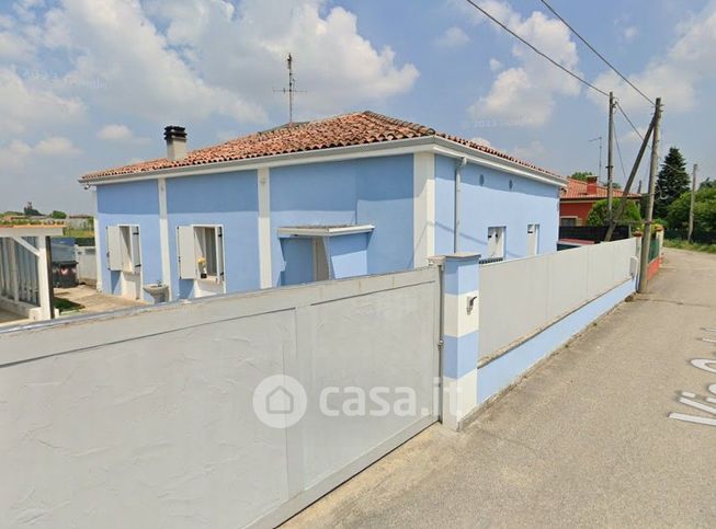 Casa indipendente in residenziale in Via Codalunga 4