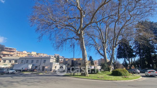 Negozio/locale commerciale in commerciale in Piazza Giuseppe Garibaldi