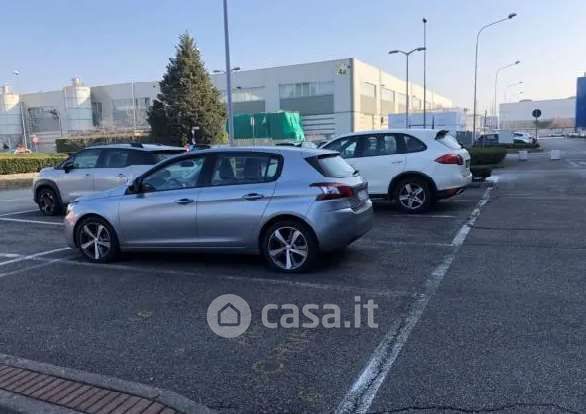 Garage/posto auto in residenziale in Via Lavoratori Autobianchi 1