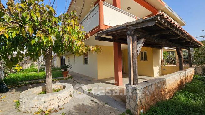 Villa in residenziale in Corso Mediterraneo 118