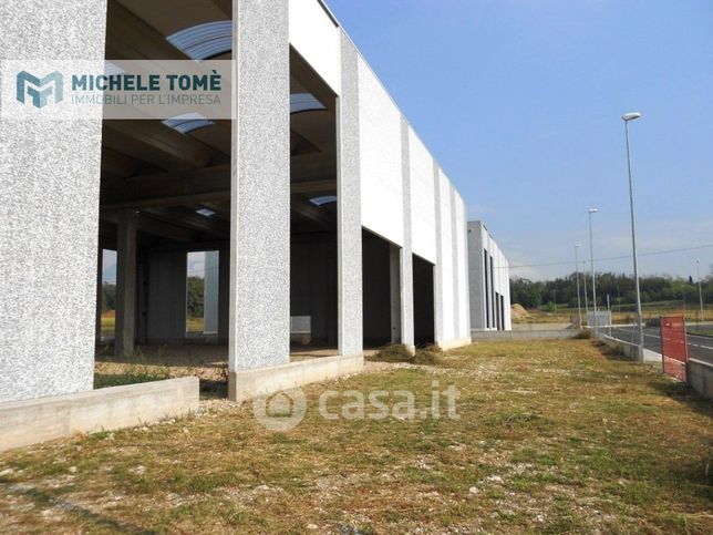 Capannone in commerciale in Traversa Circ Bran