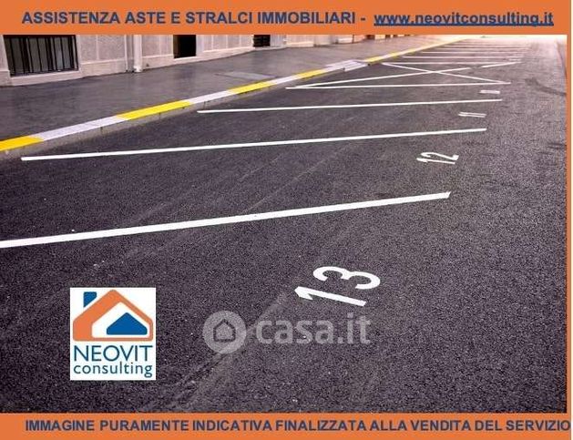 Box/posto auto in residenziale in Viale Villa Gavotti 87