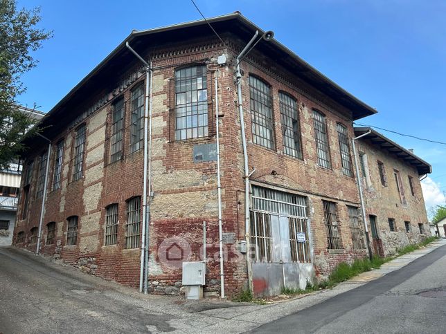 Capannone in commerciale in Strada la Specola