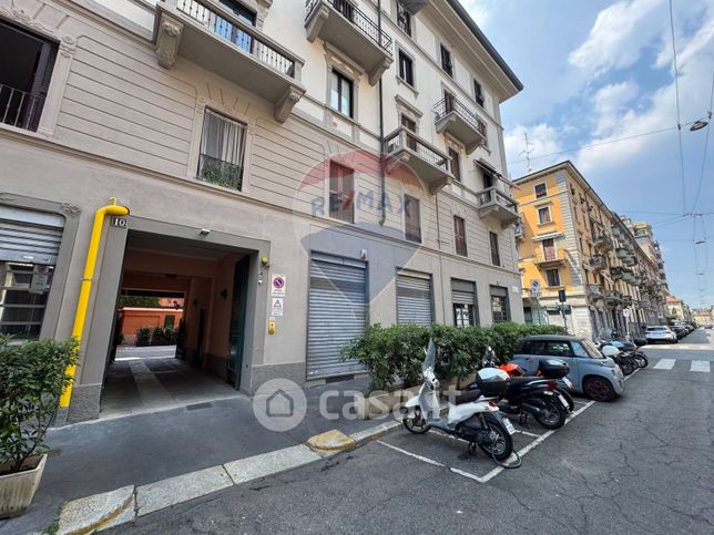 Box/posto auto in residenziale in Via Francesco Guicciardini 10