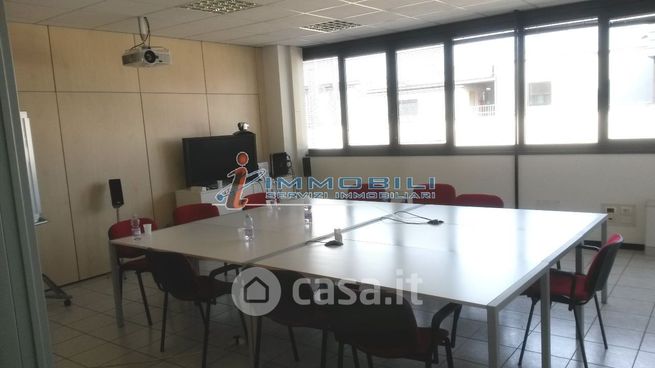 Ufficio in commerciale in Via Angelo Cazzaniga
