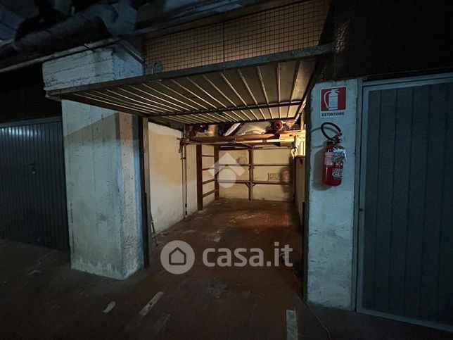 Box/posto auto in residenziale in Via Emilio Salgari 24