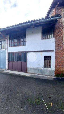 Garage/posto auto in residenziale in Via Stazione 15