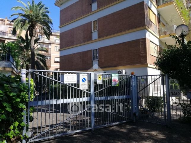 Ufficio in commerciale in Via Tiberio Imperatore 140