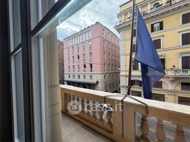 Ufficio in commerciale in Via Quattro Novembre