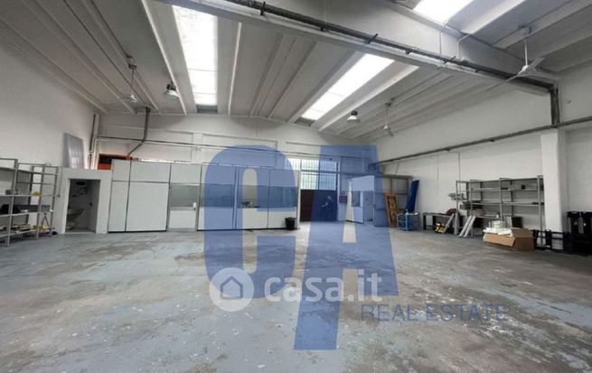 Capannone in commerciale in Via Cottolengo