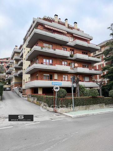 Ufficio in commerciale in Via Felice Barnabei 34