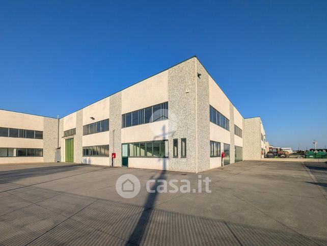 Capannone in commerciale in Via Industria 6