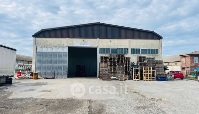 Capannone in commerciale in Via Tagliamento 7