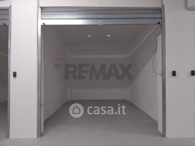 Box/posto auto in residenziale in Via Lombardo 2