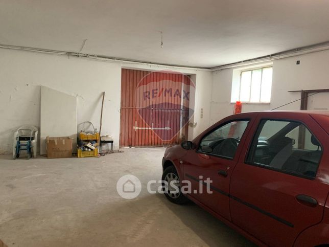 Garage/posto auto in residenziale in Via Perruna 75