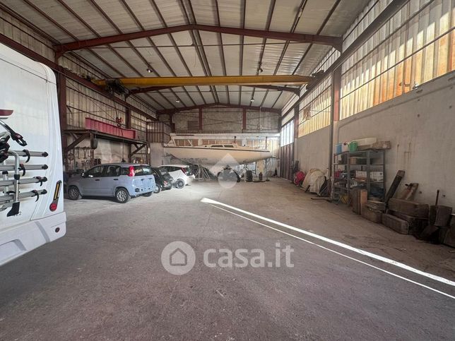 Capannone in commerciale in Via Molino Nuovo