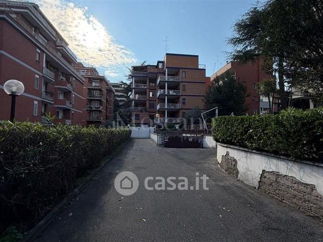 Box/posto auto in residenziale in Viale Isacco Newton