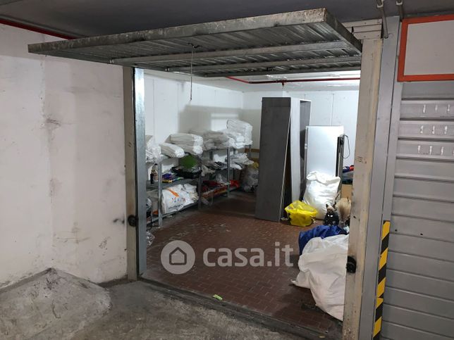 Box/posto auto in residenziale in Via Monte Cervialto 77