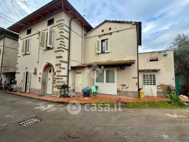 Casa indipendente in residenziale in Via Nuova 165